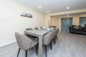 Beautiful, Peaceful, 5 Bedroom home with Hot Tub!